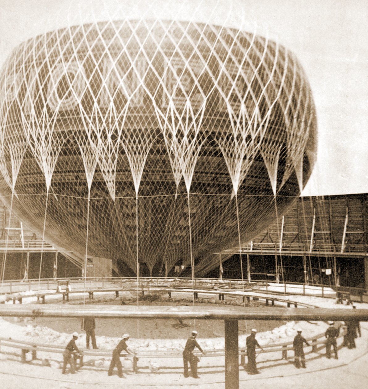 Balon na uwięzi profesora Kings, The Pioneer, Manhattan Beach Resort, Kalifornia, 1879 (zdjęcie w sepii) autorstwa American Photographer