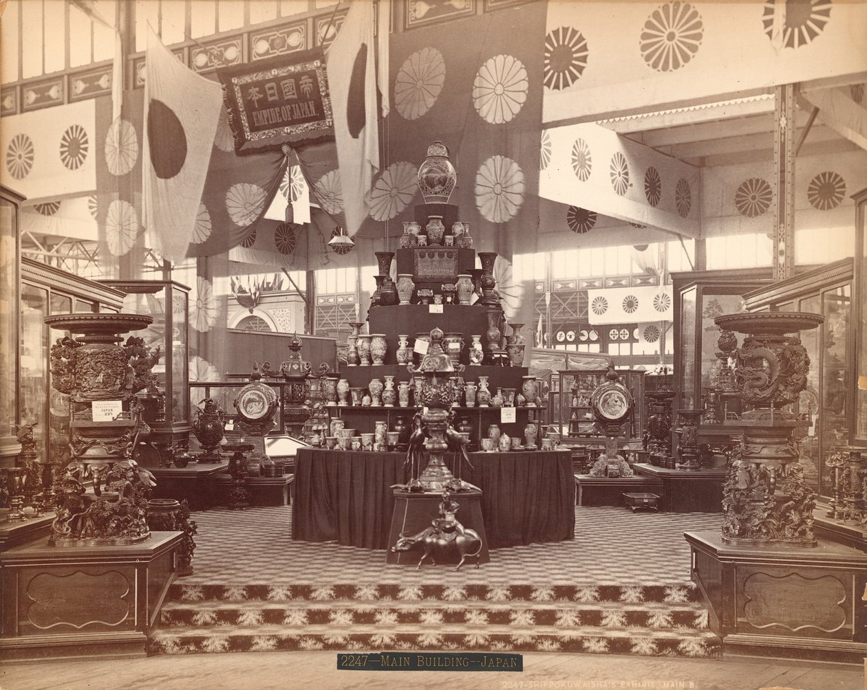 Wystawa Shippokuwaishas, sekcja japońska, Międzynarodowa Wystawa Stulecia, 1876 (druk albumowy) autorstwa American Photographer