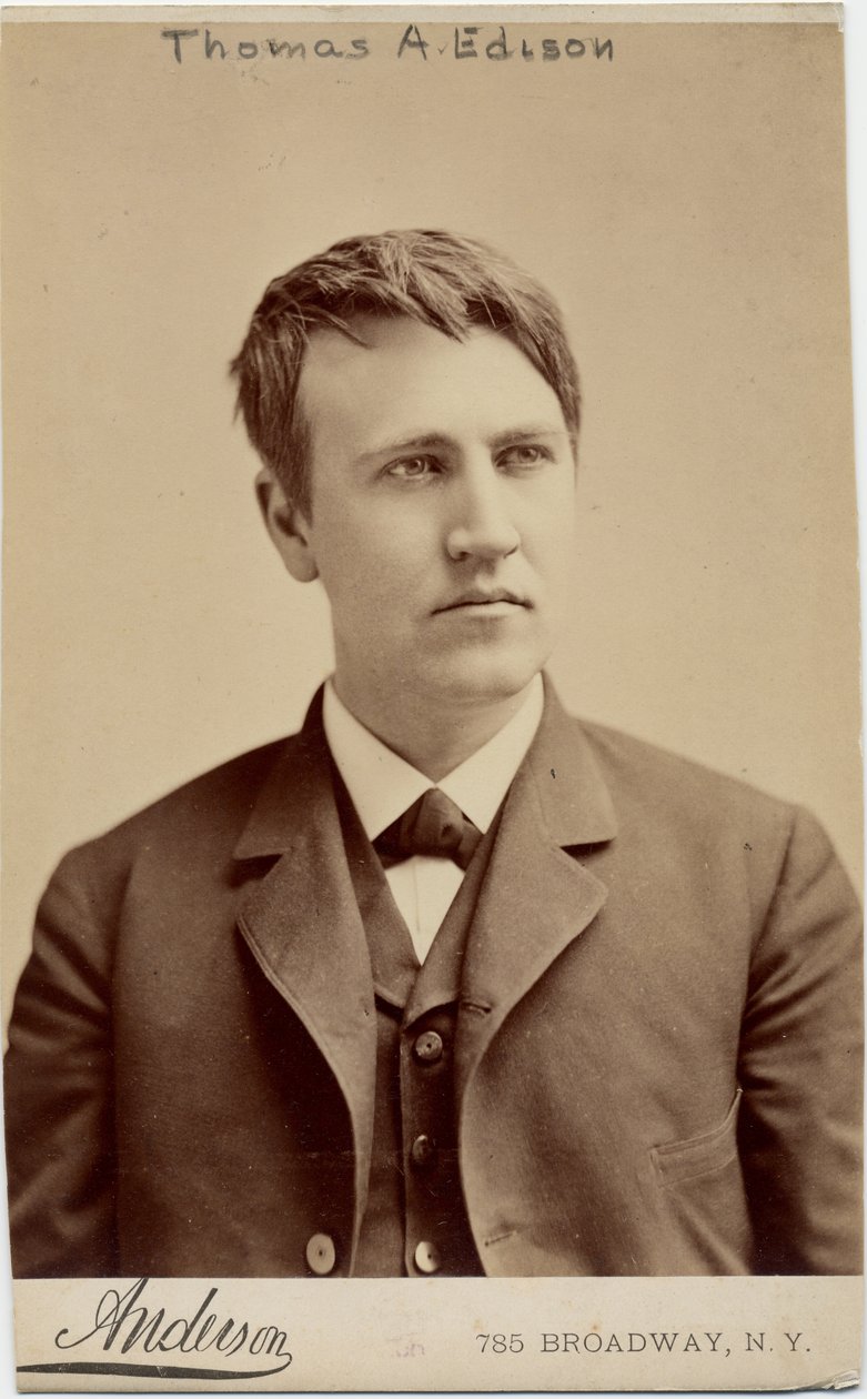 Thomas Alva Edison (1847-1931), amerykański wynalazca, fot. Anderson, Nowy Jork (zdjęcie albumowe) autorstwa American Photographer