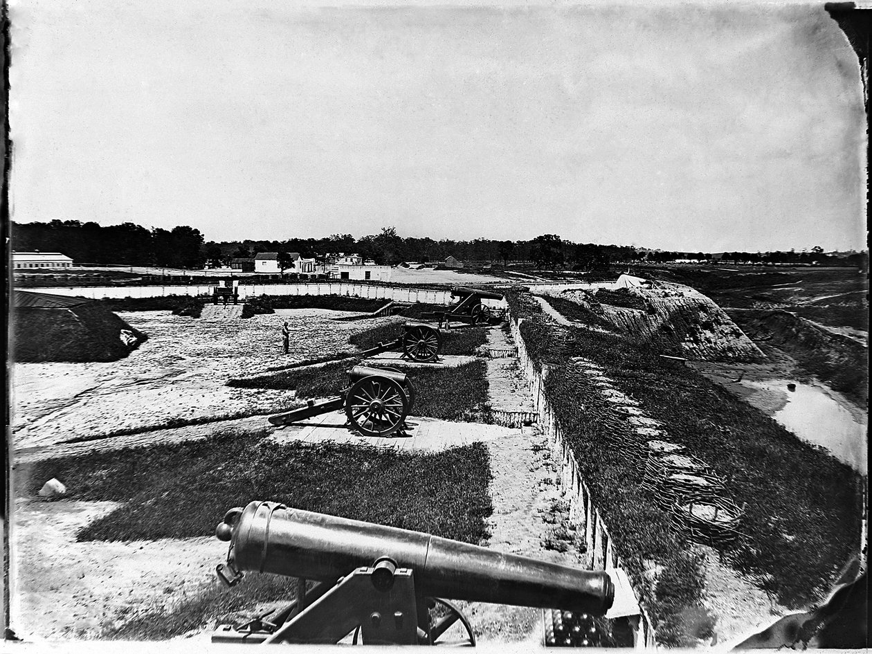 Widok artylerii w Fort Carroll poza Waszyngtonem, ok. 1865 r. autorstwa American Photographer