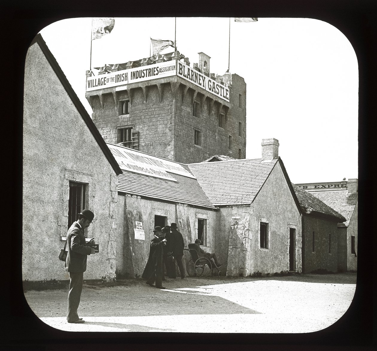 Worlds Columbian Exposition: Irish Village, Chicago, 1893 (zjeżdżalnia z latarnią) autorstwa American Photographer
