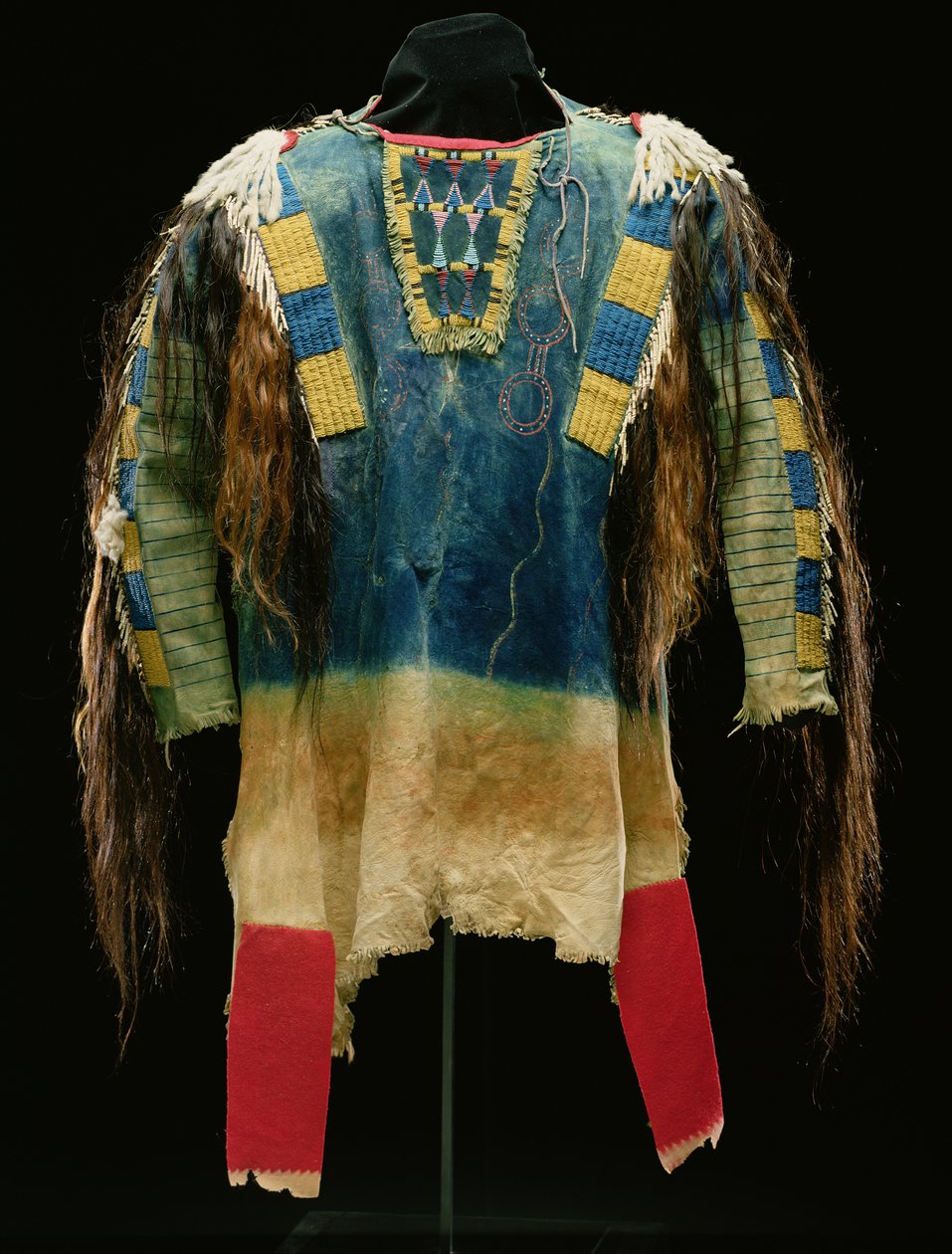 Koszula męska, Cheyenne, ok. 1860 (skóra jelenia, wełna, skóra gronostajowa i ludzkie włosy) autorstwa American School