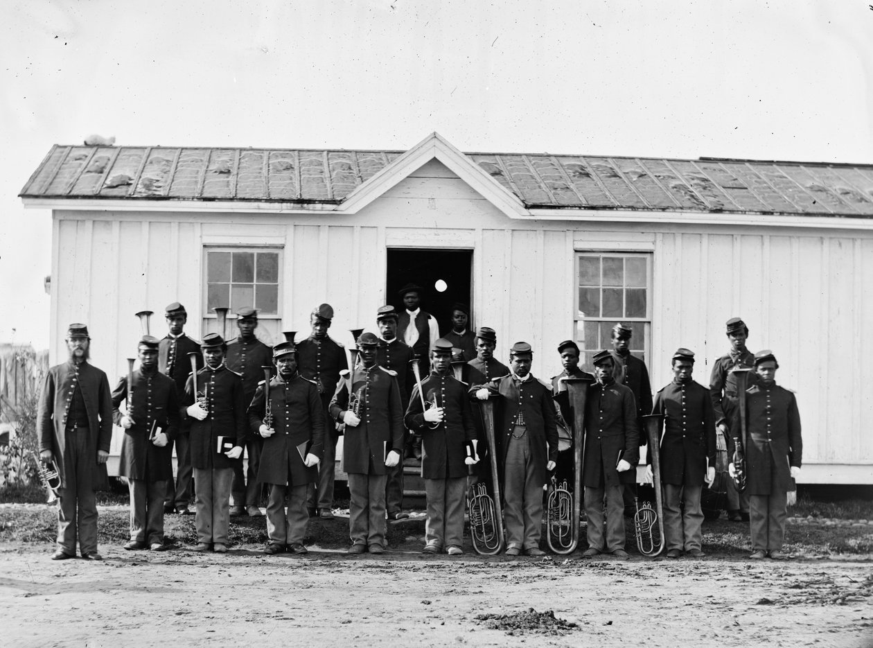 Arlington, Va. Band 107. amerykańskiej piechoty kolorowej w Fort Corcoran, 1865 autorstwa American Photographer