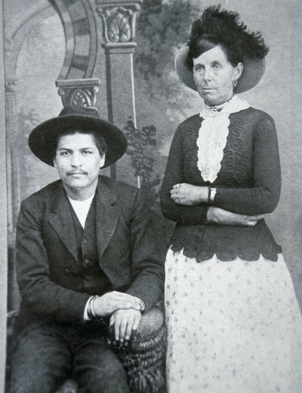 Belle Starr ze swoim kochankiem „Blue Duck” (zdjęcie czarno-białe) autorstwa American Photographer