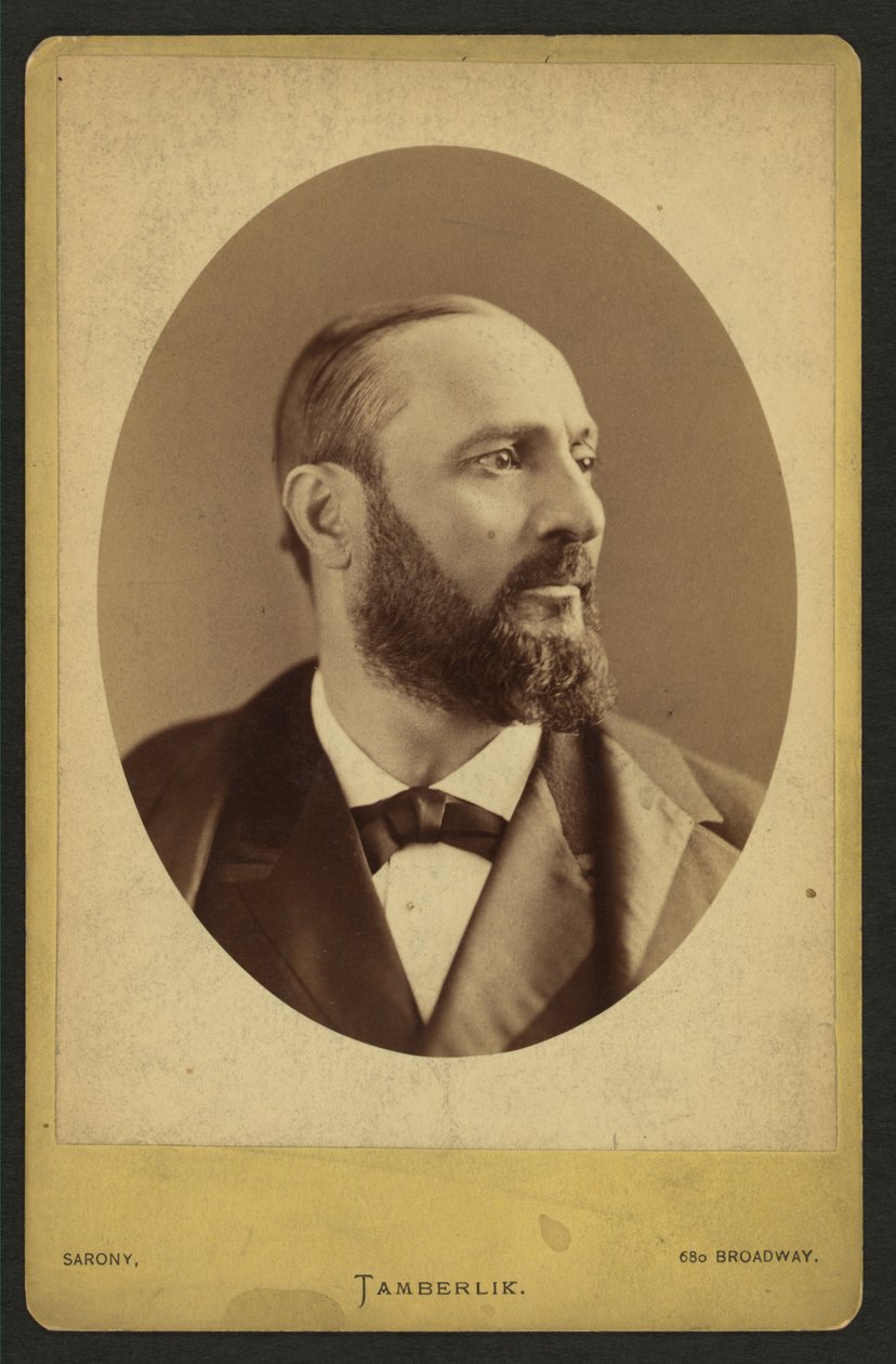 Enrico Tambelrlik (zdjęcie czarno-białe) autorstwa American Photographer