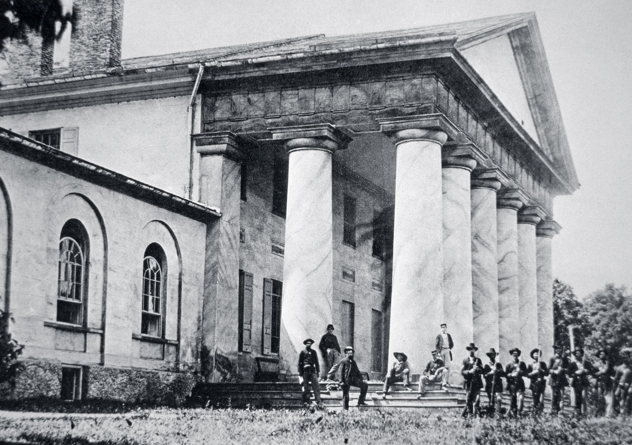 Oddziały federalne okupujące rezydencję Roberta E. Lee, Arlington House (zdjęcie czarno-białe) autorstwa American Photographer