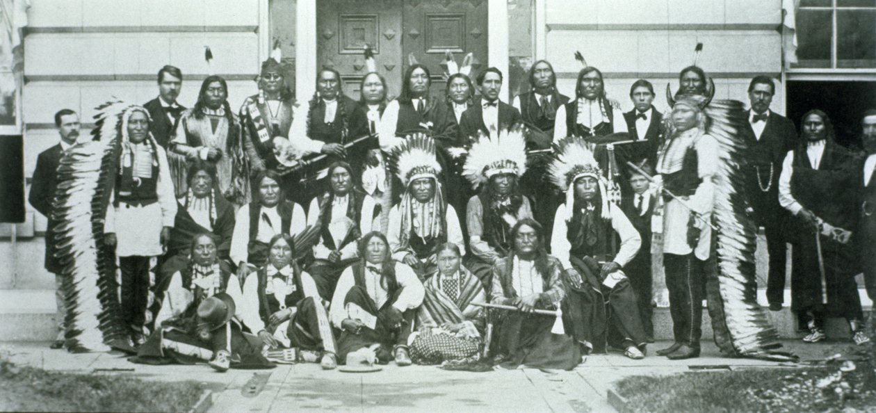 Indyjska delegacja przywódców Siuksów w Waszyngtonie, aby zaprotestować przeciwko pogwałceniu traktatu z Fort Laramie z 1868 r. autorstwa American Photographer
