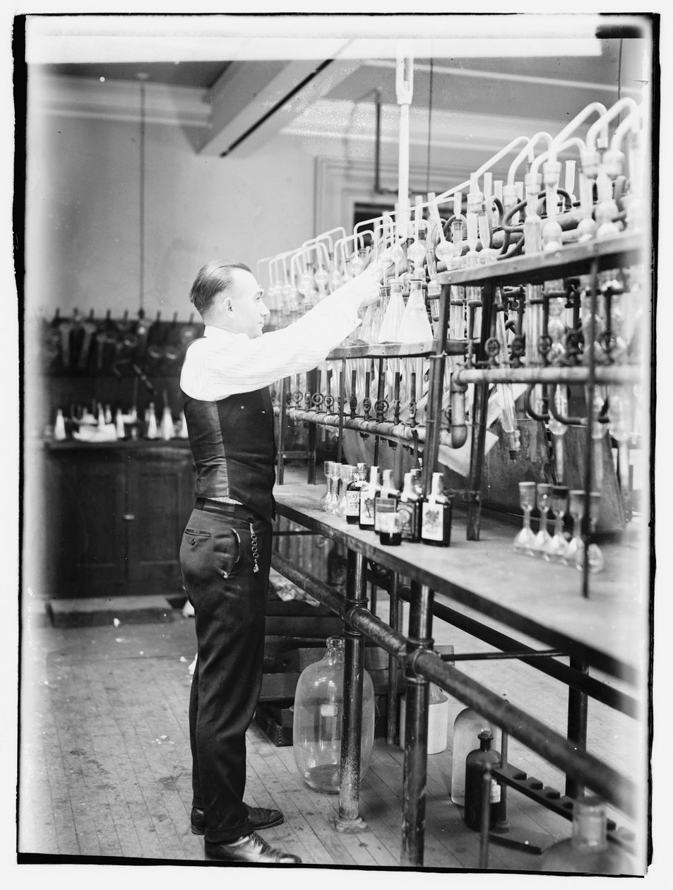 Urząd Skarbowy Chemik G.F. Beyer autorstwa American Photographer