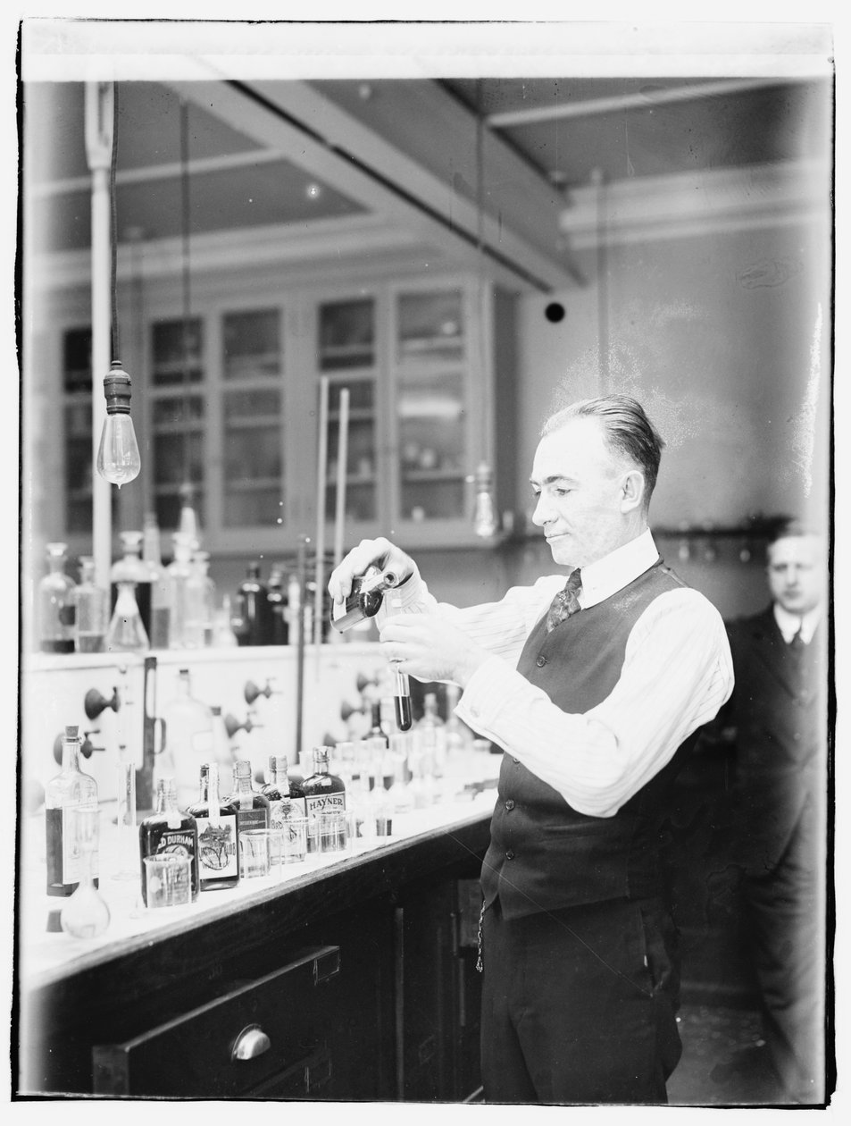 Urząd Skarbowy Chemik G.F. Beyer autorstwa American Photographer