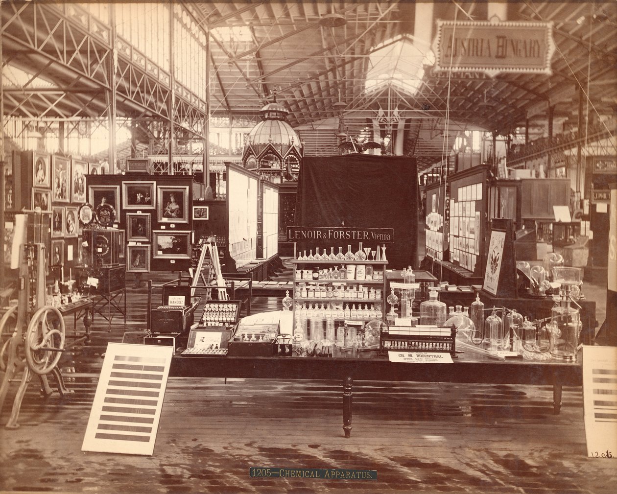 Wystawa Lenoir & Forsters, Gmach Główny, Międzynarodowa Wystawa Stulecia, Filadelfia, 1876 (druk albumowy) autorstwa American Photographer
