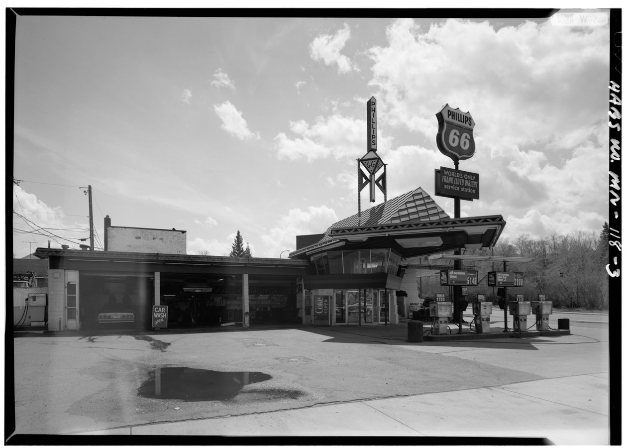 Stacja serwisowa Lindholm Oil Company, Cloquet, Minnesota (zdjęcie czarno-białe) autorstwa American Photographer