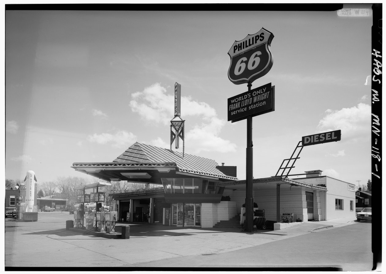 Stacja serwisowa Lindholm Oil Company, Cloquet, Minnesota (zdjęcie czarno-białe) autorstwa American Photographer
