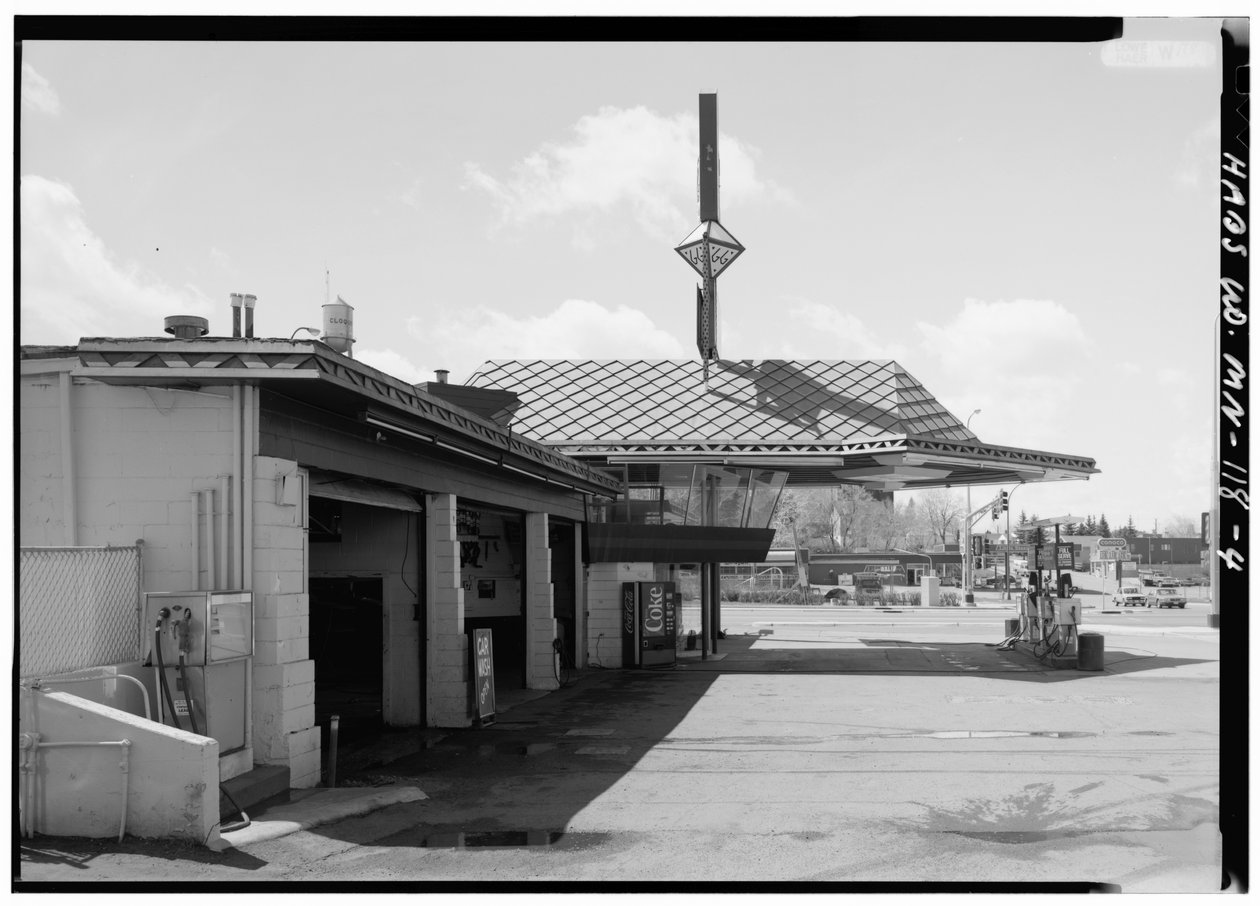 Stacja serwisowa Lindholm Oil Company, Cloquet, Minnesota (zdjęcie czarno-białe) autorstwa American Photographer