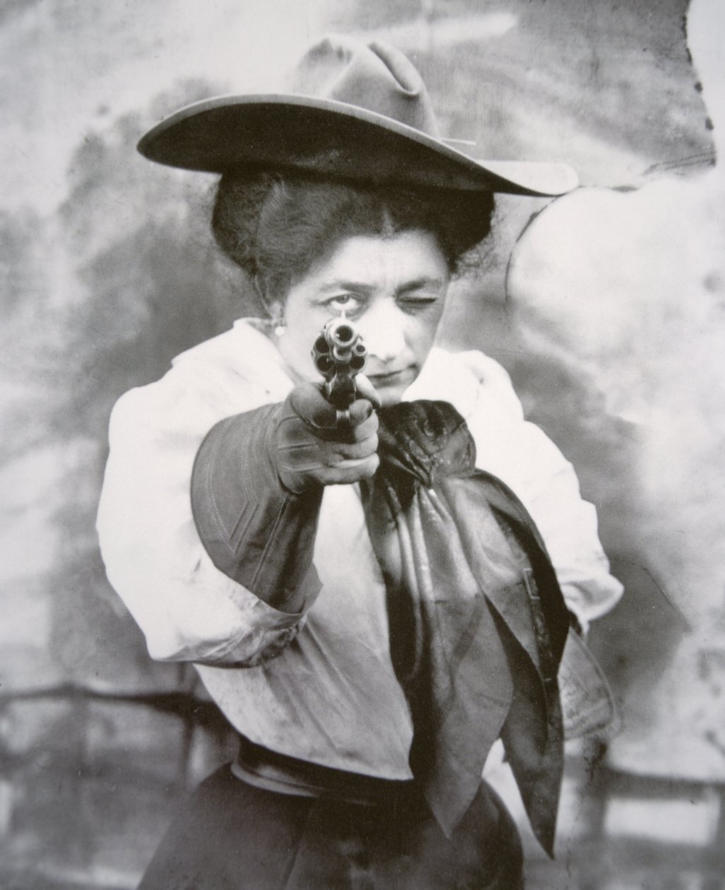 May Lillie (czarno-białe zdjęcie) autorstwa American Photographer
