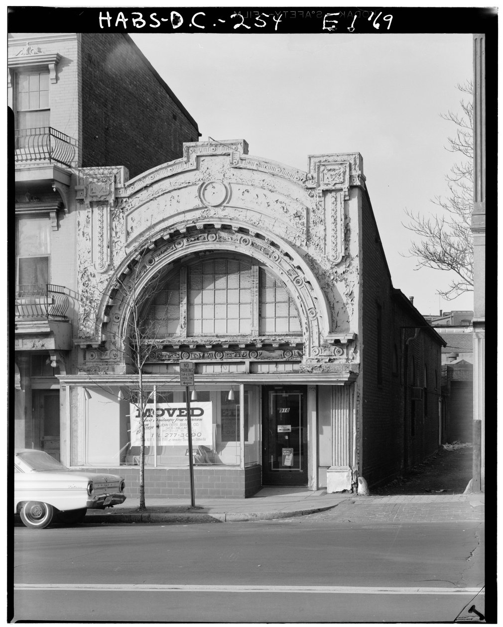 Teatr Mount Vernon, 918 Ninth Street Northwest, Waszyngton, Dystrykt Kolumbii, DC, 30 listopada 1969 (zdjęcie czarno-białe) autorstwa American Photographer