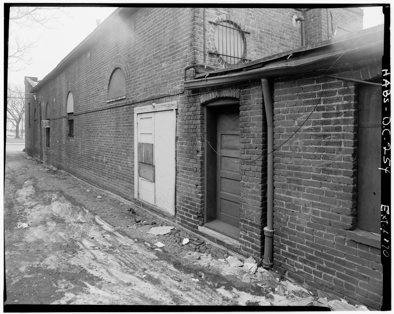 Teatr Mount Vernon, 918 Ninth Street Northwest, Waszyngton, Dystrykt Kolumbii, DC, 30 listopada 1969 (zdjęcie czarno-białe) autorstwa American Photographer