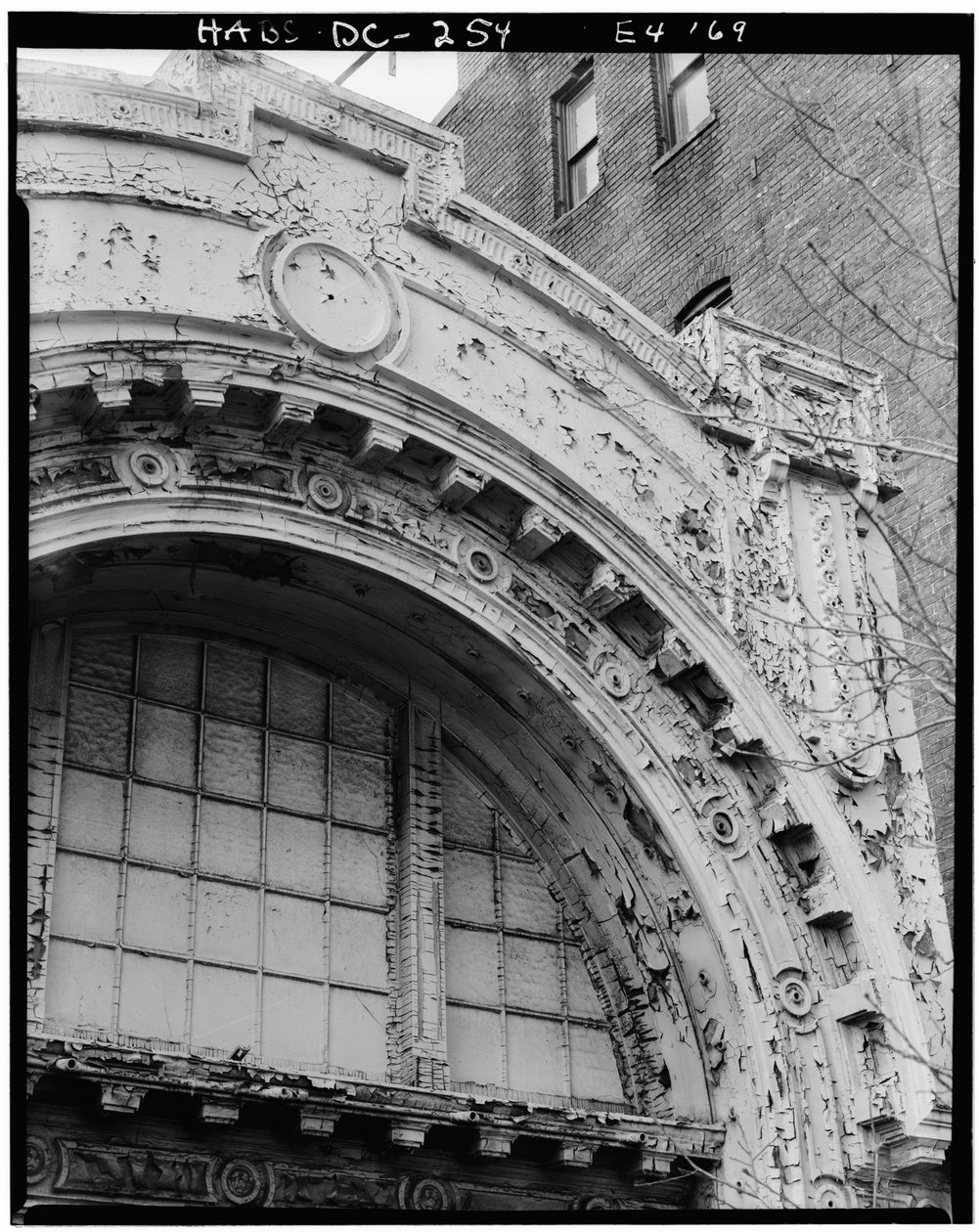 Teatr Mount Vernon, 918 Ninth Street Northwest, Waszyngton, Dystrykt Kolumbii, DC, 30 listopada 1969 (zdjęcie czarno-białe) autorstwa American Photographer