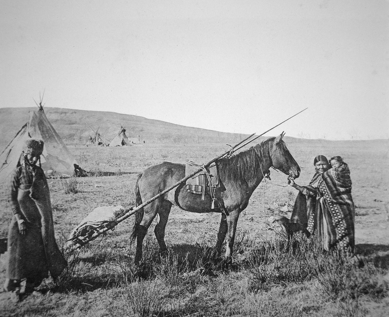 Rdzenni Amerykanie Cree z zachodniej Kanady, c.1890 (zdjęcie czarno-białe) autorstwa American Photographer