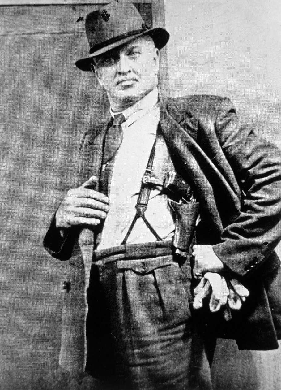 Detektyw nowojorskiej policji, c.1920 (zdjęcie czarno-białe) autorstwa American Photographer