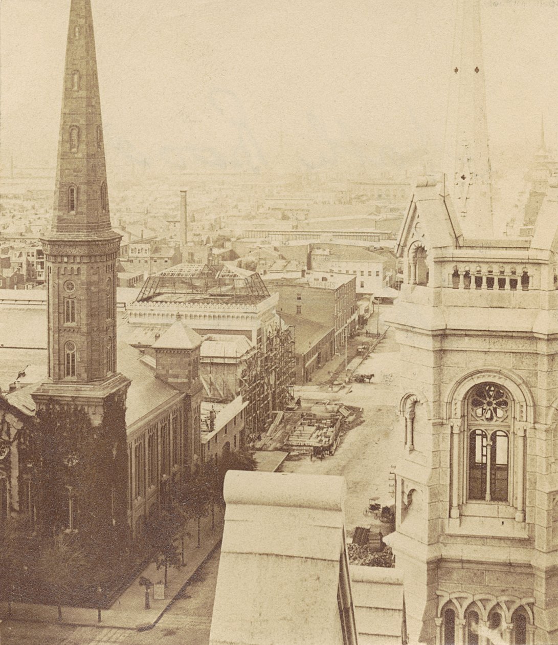 North Broad Street z ratusza z "Castner Scrapbook Collection", ok. 1875 r. (odbitka albuminowa) autorstwa American Photographer