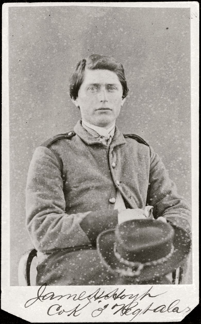 Portret żołnierza (zdjęcie czarno-białe) autorstwa American Photographer