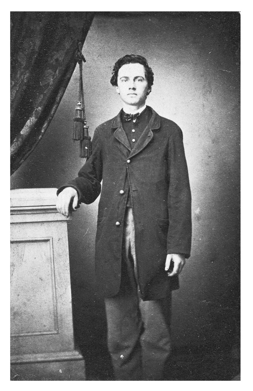 Portret młodego mężczyzny (zdjęcie czarno-białe) autorstwa American Photographer