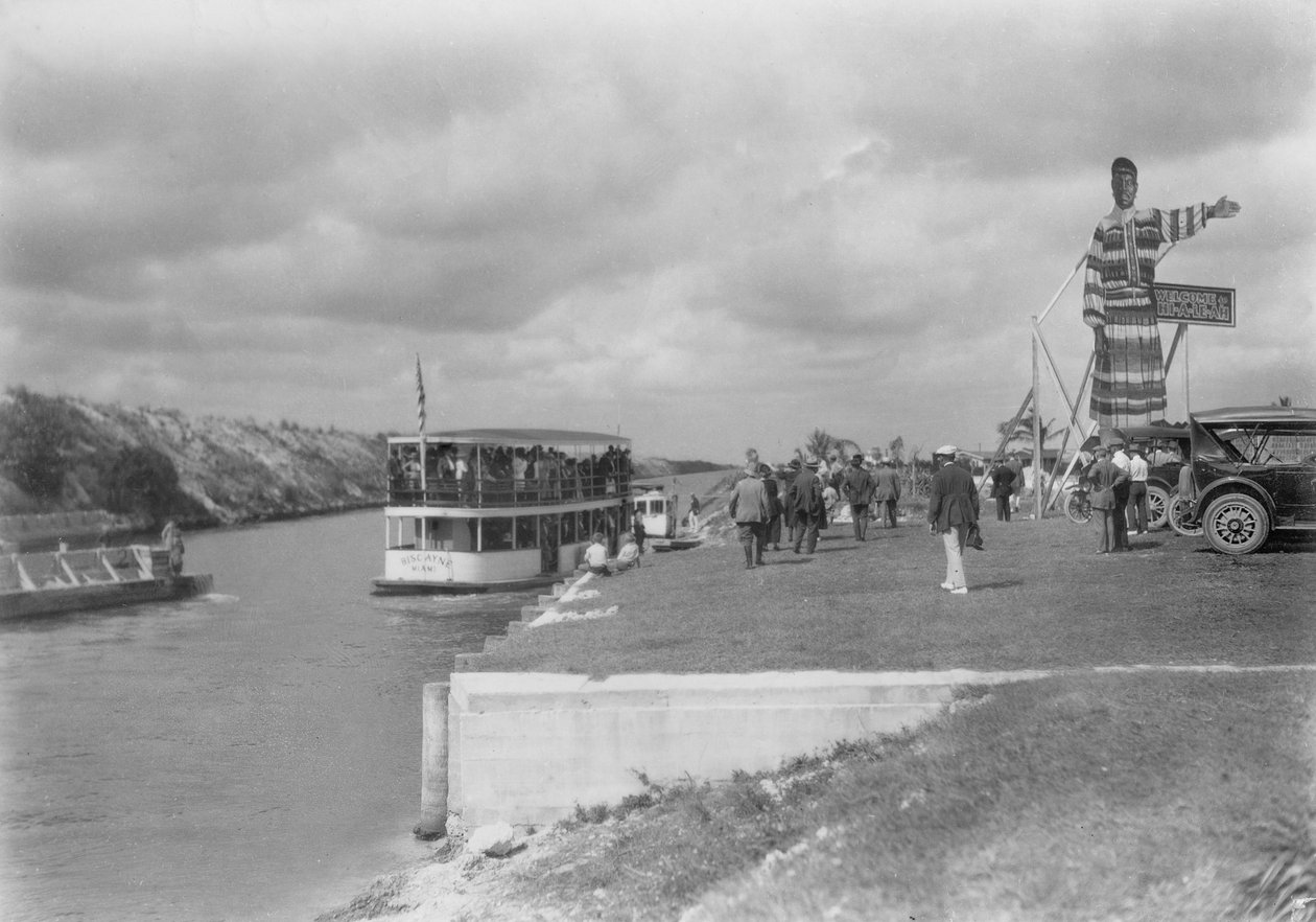 Wycieczka potencjalnych nabywców do Hialeah, 1922 autorstwa American Photographer