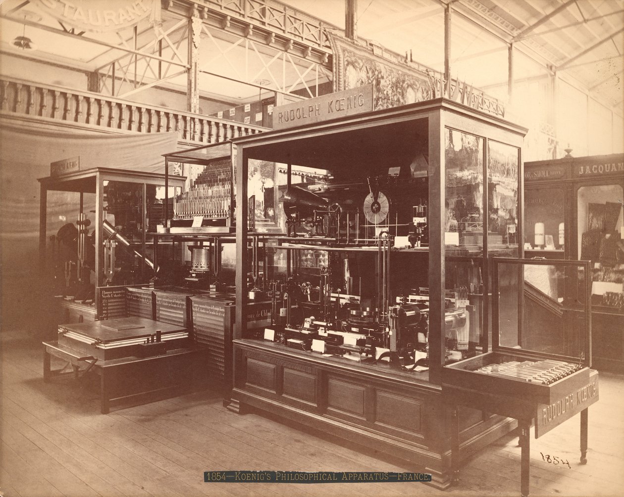 Ekspozycja Rudolpha Koenigsa, Aparat Filozoficzny, Wystawa Główna, Międzynarodowa Wystawa Stulecia, Filadelfia, 1876 (odbitka srebrna) autorstwa American Photographer