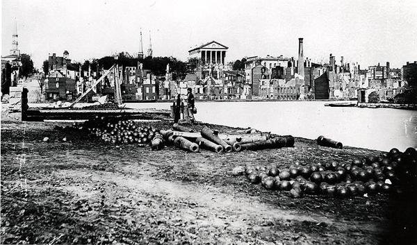 Południowa strona Zagłębia Kanału, Richmond, Wirginia, kwiecień 1865 (zdjęcie czarno-białe) autorstwa American Photographer