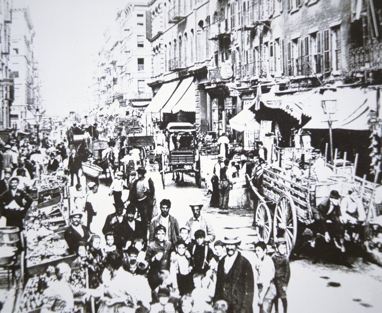 Targ uliczny na Mulberry Street, Lower East Side, Nowy Jork autorstwa American Photographer