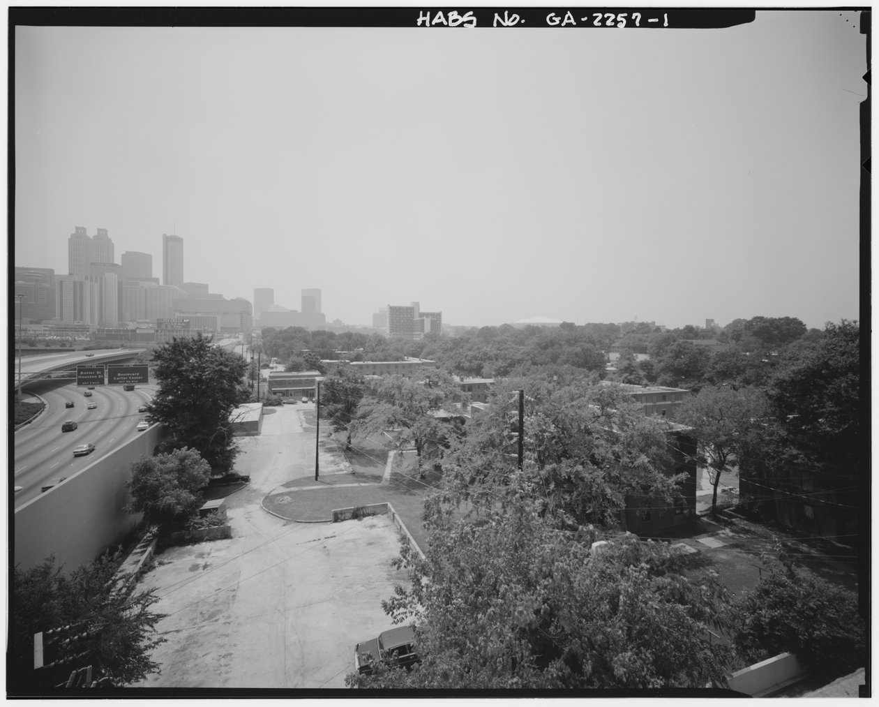 Techwood Homes (mieszkanie publiczne), ograniczone North Avenue, Parker Street, William Street i Lovejoy Street, Atlanta, Fulton County, GA (zdjęcie czarno-białe) autorstwa American Photographer