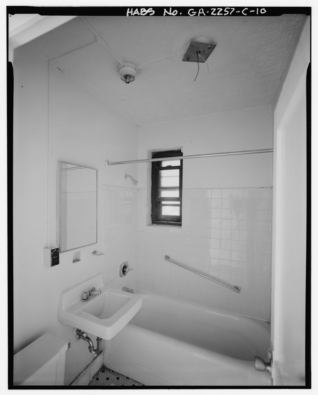 Techwood Homes, budynek nr 1, 575-579 Techwood Drive, Atlanta, Fulton County, GA (zdjęcie czarno-białe) autorstwa American Photographer