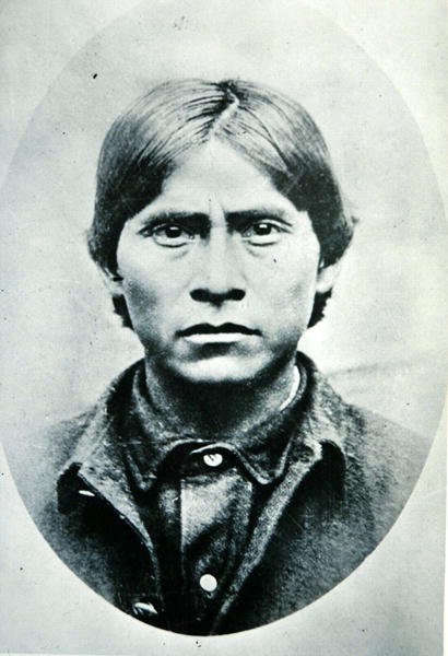 Apache Kid (zdjęcie czarno-białe) autorstwa American Photographer