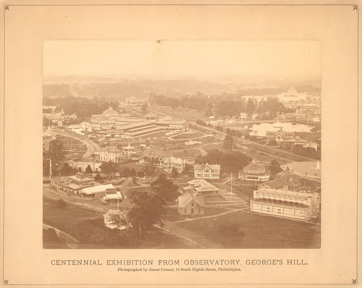 Widok na wystawę stulecia, z Obserwatorium, Georges Hill, Filadelfia, 1876 (odbitka srebrna) autorstwa American Photographer