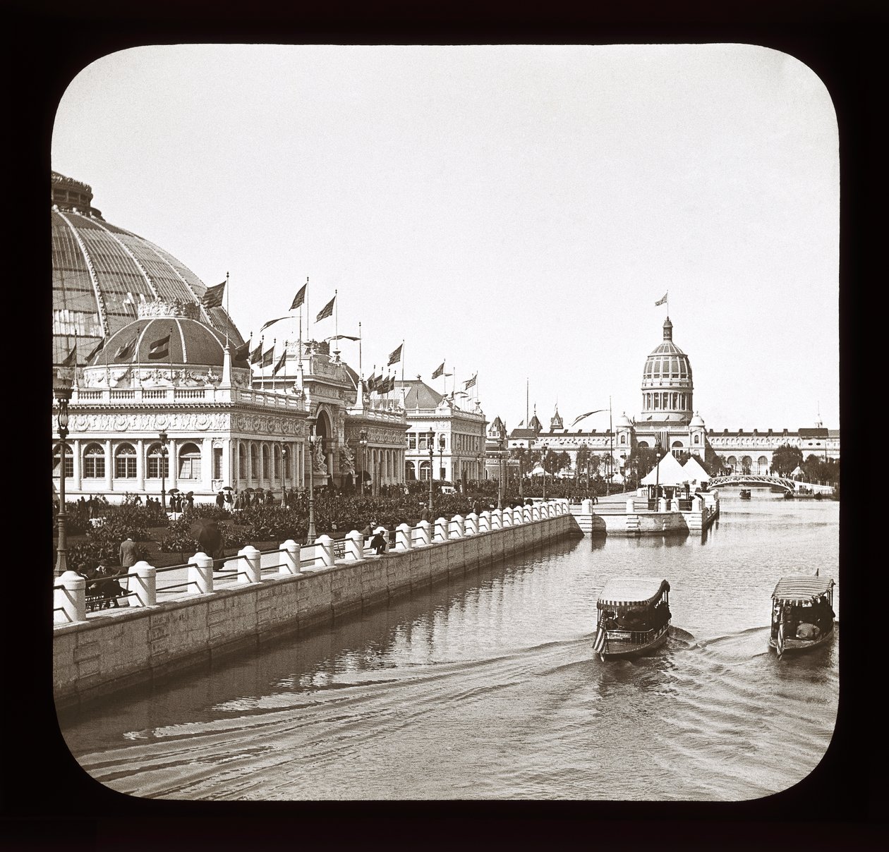 Worlds Columbian Exposition: Horticultural Building i Illinois State Building, Chicago, 1893 (zjeżdżalnia z latarnią) autorstwa American Photographer