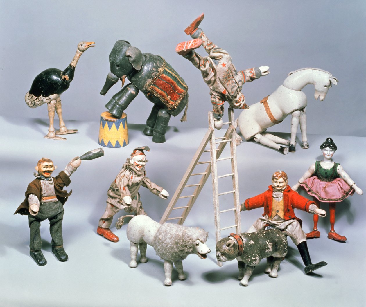 Humpty Dumpty Circus akrobaci i menażeria. ok. 1900 (drewno i papier mache) autorstwa American School