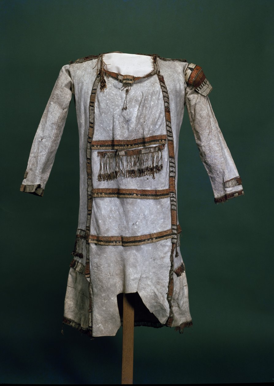 Native American koszula do kolan ze skóry (skóra karibu) (z przodu patrz 109423) autorstwa American School