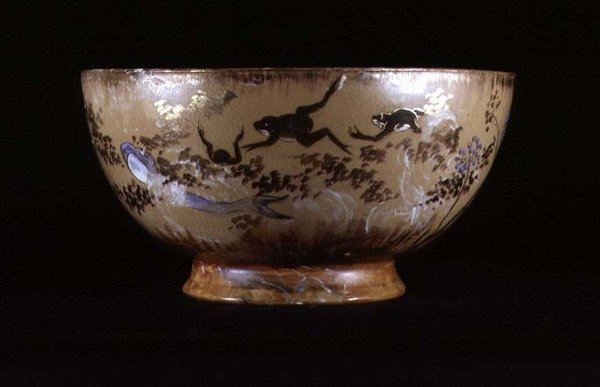 Punch Bowl wykonany metodą „wklej na pastę”, z fabryki Rookwood w Cincinnati, Ohio autorstwa American School