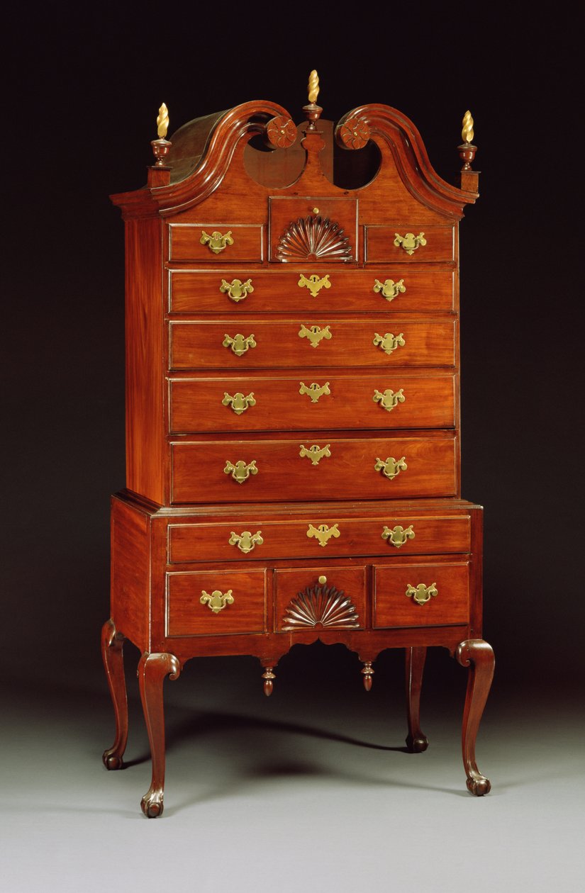Królowa Anna rzeźbiła wysoką komodę, Connecticut lub Nowy Jork, 1760-80 autorstwa American School
