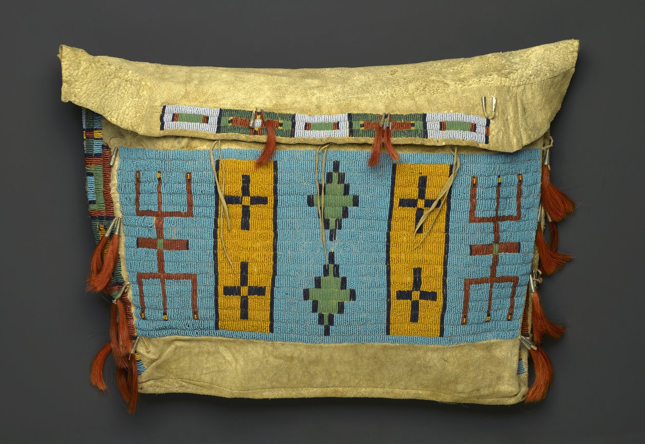 Torba Tipi, z regionu równin, ok. 1860-1900 (skóra, koralik, metal i włosie końskie) autorstwa American School