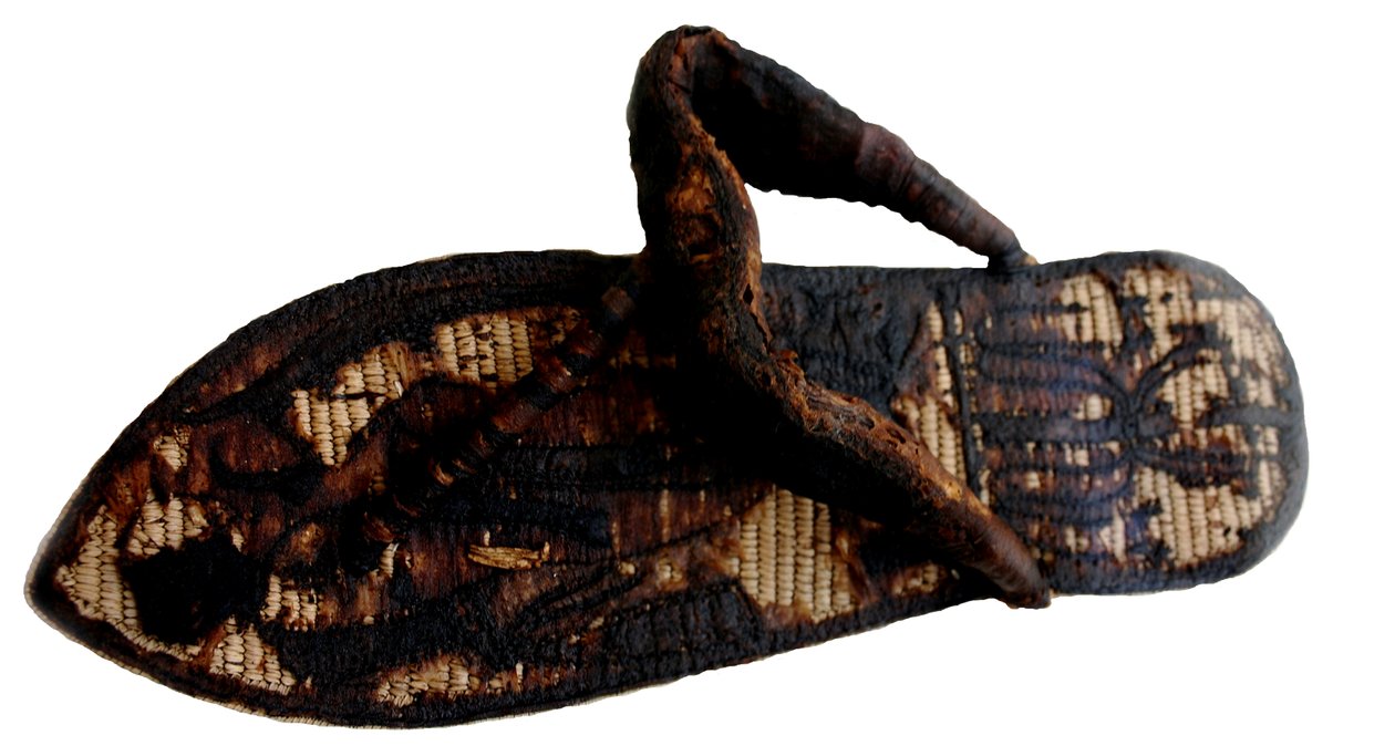 Sandał Tutanchamona zdobiony związanymi więźniami i symbolami sema-tawy, XIV w. pne autorstwa Ancient Egypt