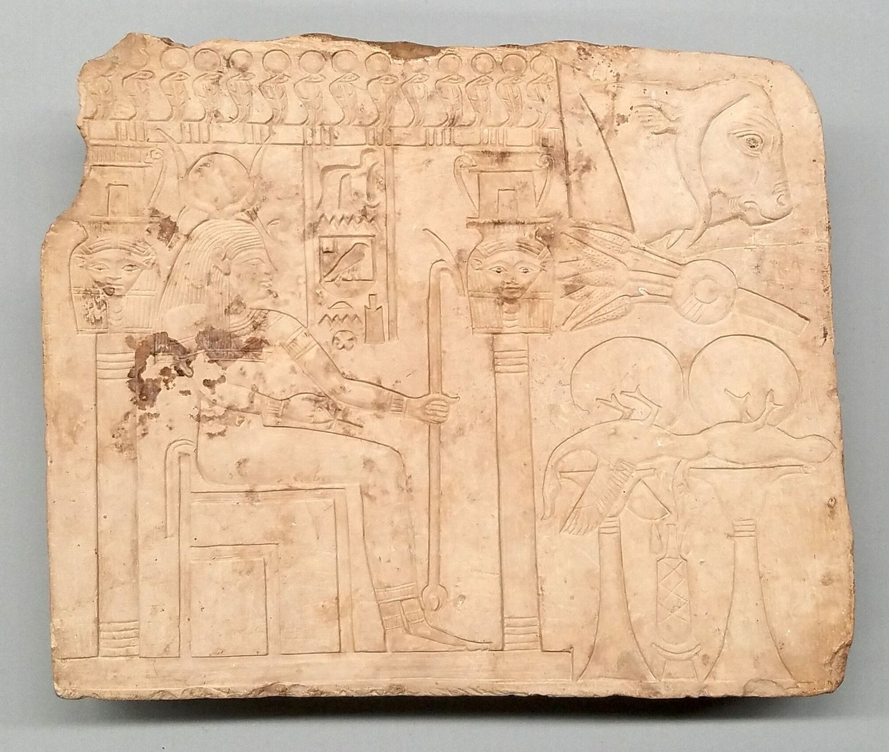 Praca próbna artysty: Hathor w świątyni, ofiary, głowa wołu autorstwa Ancient Egyptian