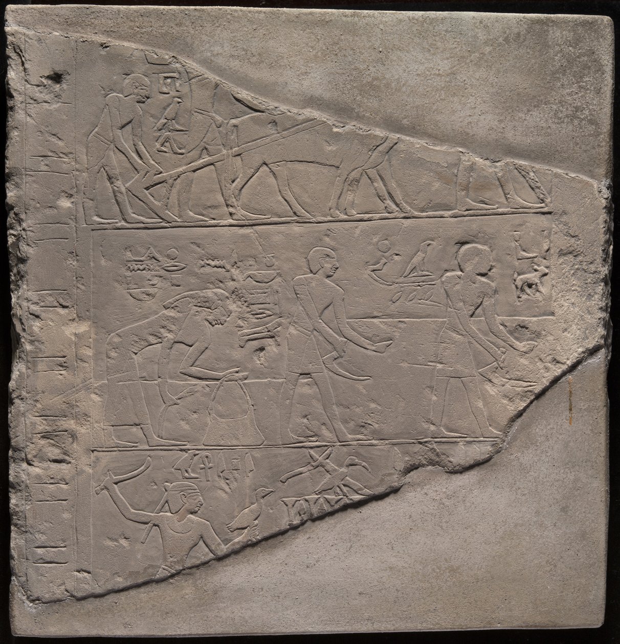 Fragment steli przedstawiającej orkę, żniwa i pasterstwo autorstwa Ancient Egyptian