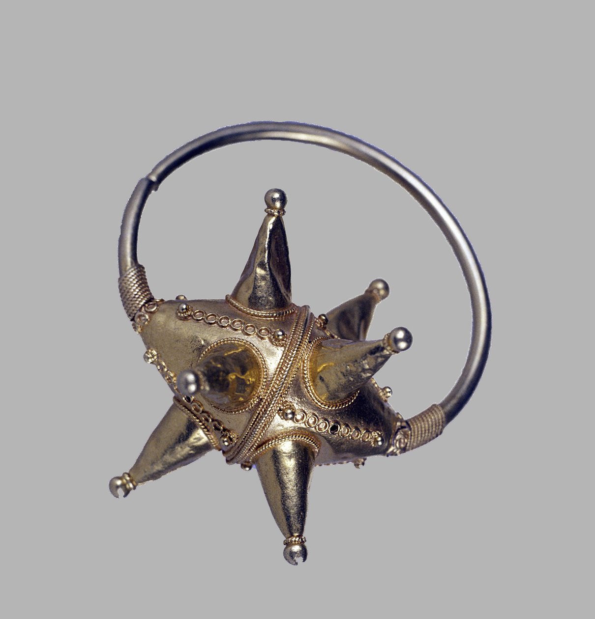 Złota zawieszka Kolt, XI-XII w. autorstwa Ancient Russian Art