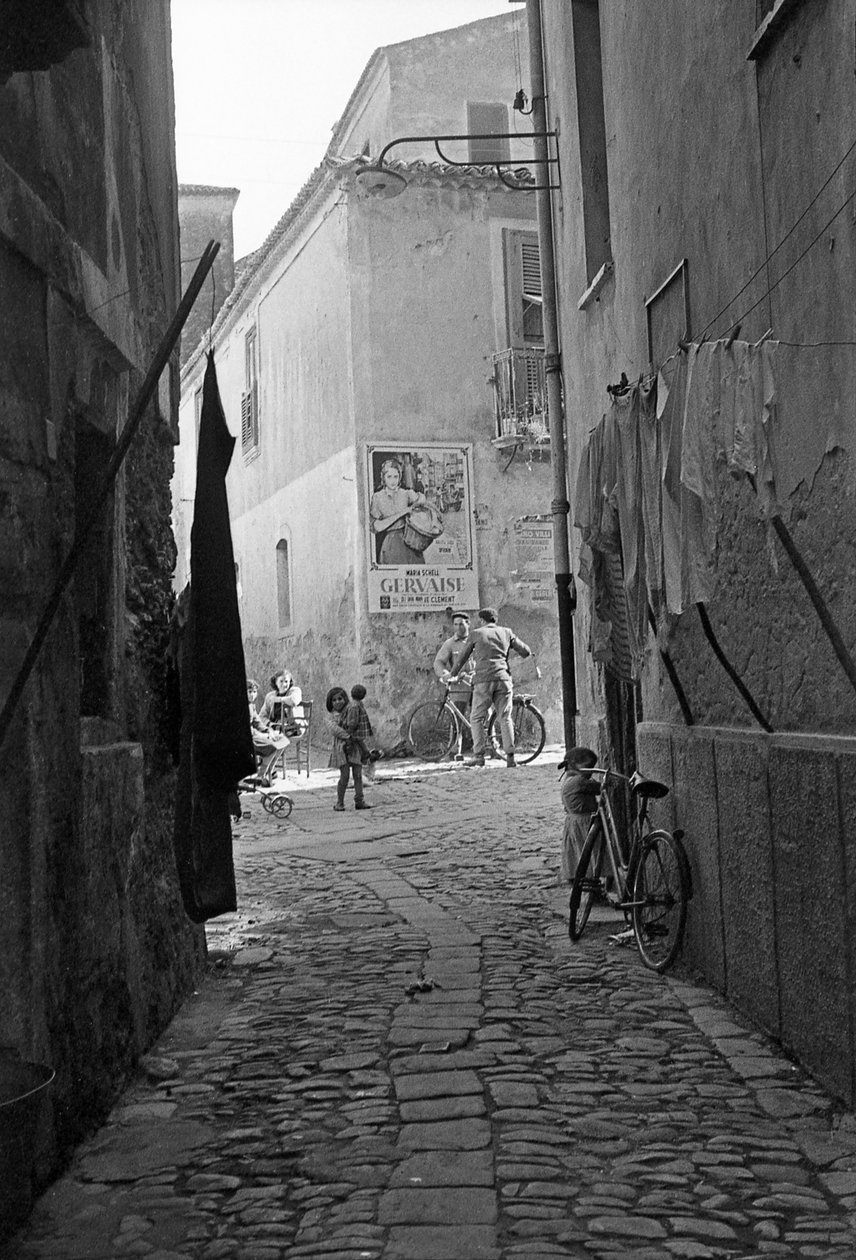 CROTONE ALLEY autorstwa Ando Gilardi