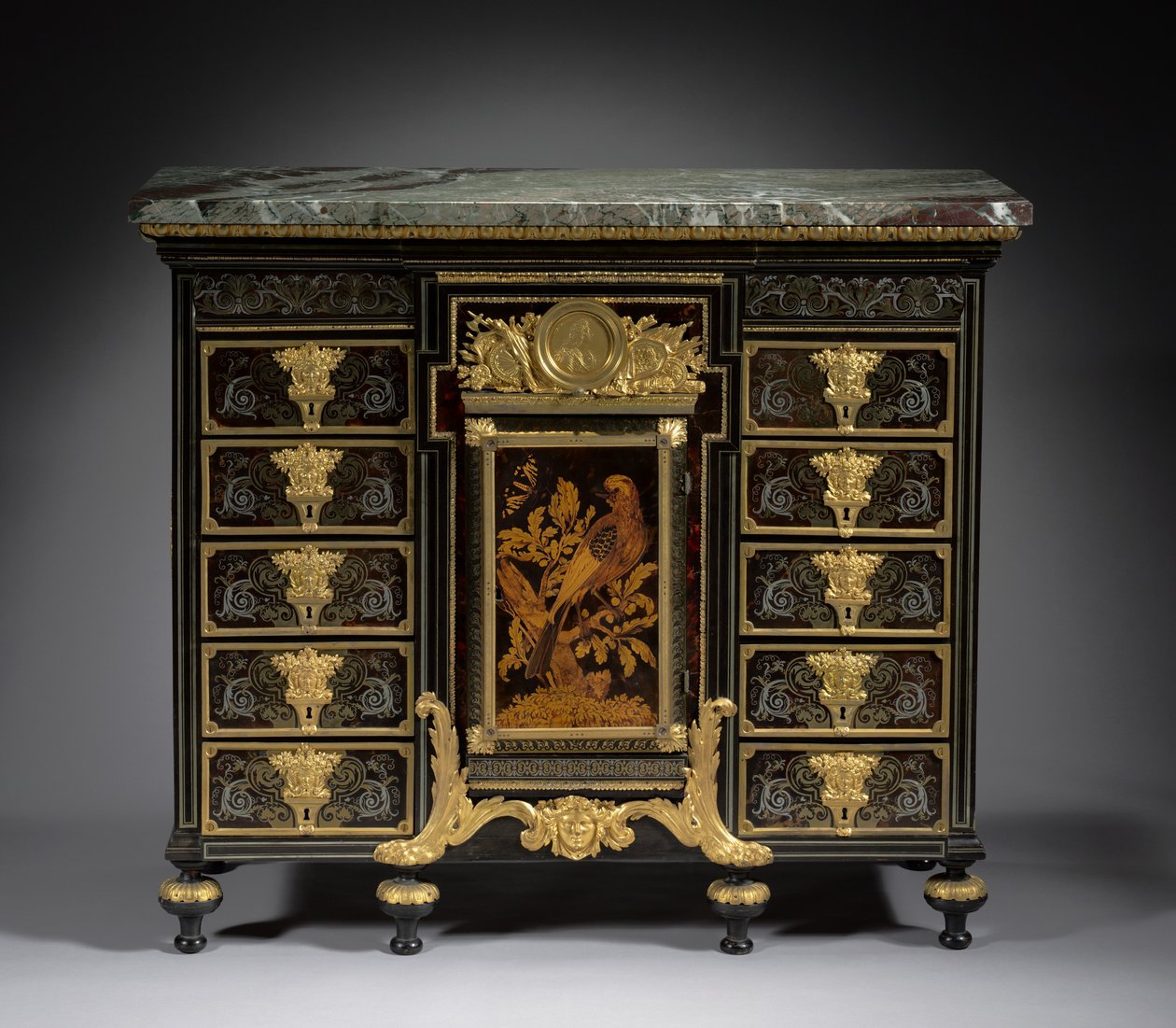 Szafka Heban, ok. 1690 (intarsja z metalu i skorupy żółwia, drewno) autorstwa Andre Charles Boulle