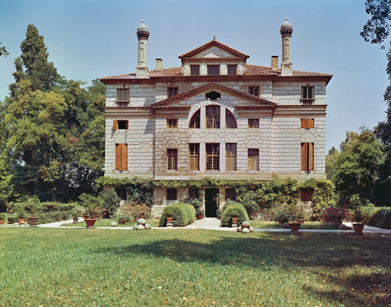 Widok na elewację ogrodową, zbudowaną w latach 1559-60 autorstwa Andrea Palladio