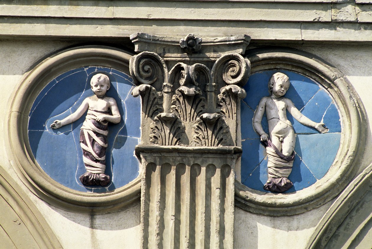 Okrąg i pilaster ze spandreli loggii, ok.1420 autorstwa Andrea Della Robbia