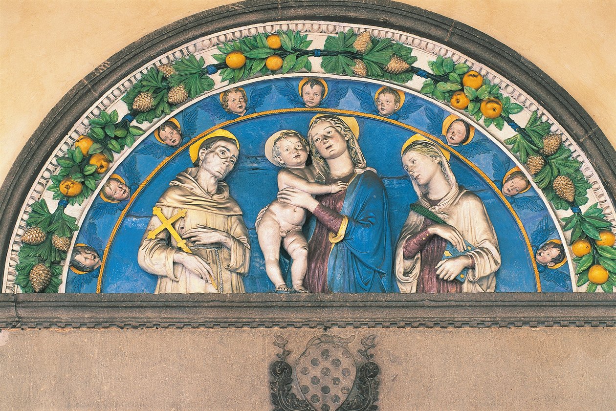 Luneta z glazurowanej terakoty przedstawiająca Madonnę z Dzieciątkiem pomiędzy Świętymi autorstwa Andrea Della Robbia