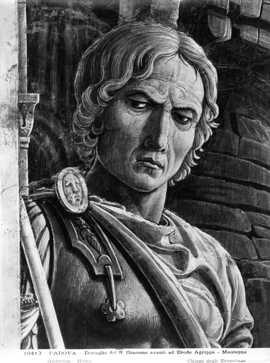Św. Jakub Wielki przyprowadzony przed króla Heroda Agryppę, fragment żołnierza (fresk) (zdjęcie czarno-białe) autorstwa Andrea Mantegna